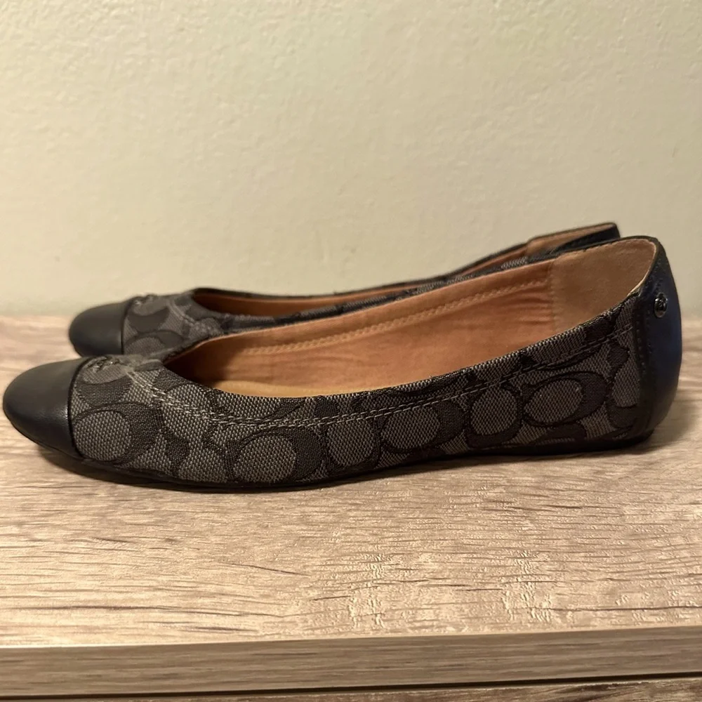 Women’s Coach flats - Picture 3 of 6